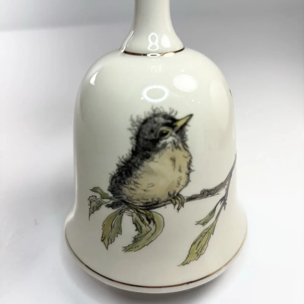 Porcelain‎ Enesco Bell by Mary Mugg 1977 Baby Bird With Butterfly 5 3/4